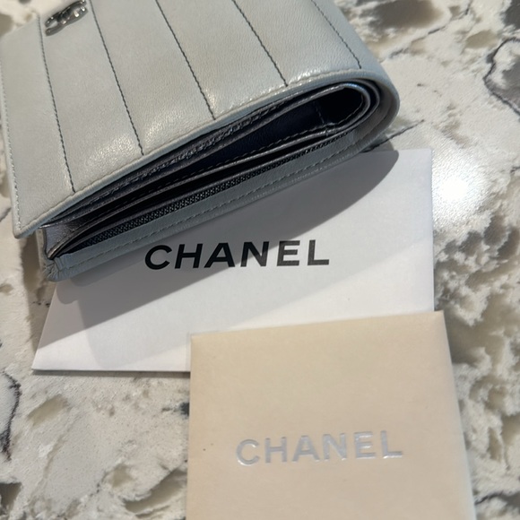 AUTHENTIC CHANEL WALLET - Picture 7 of 7